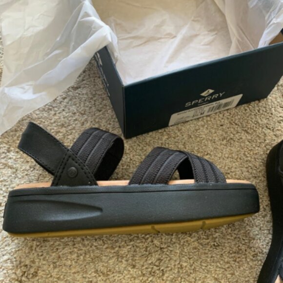 New Sperry Sandals - Picture 3 of 9